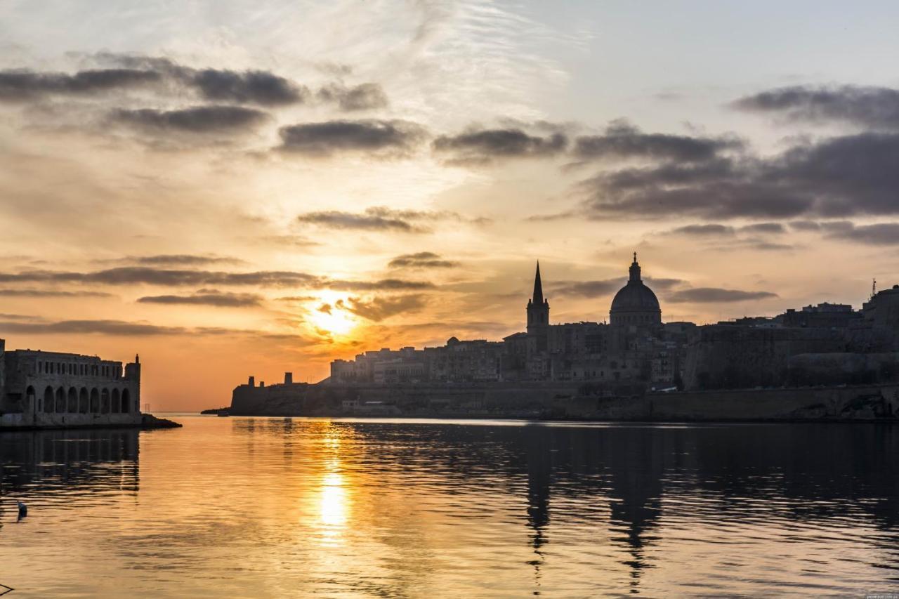 Spectacular Apartment Valletta And Harbour Views Слима Екстериор снимка