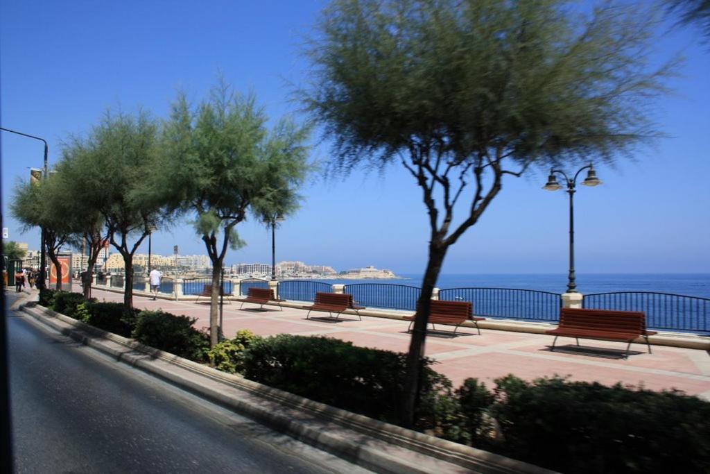 Spectacular Apartment Valletta And Harbour Views Слима Екстериор снимка